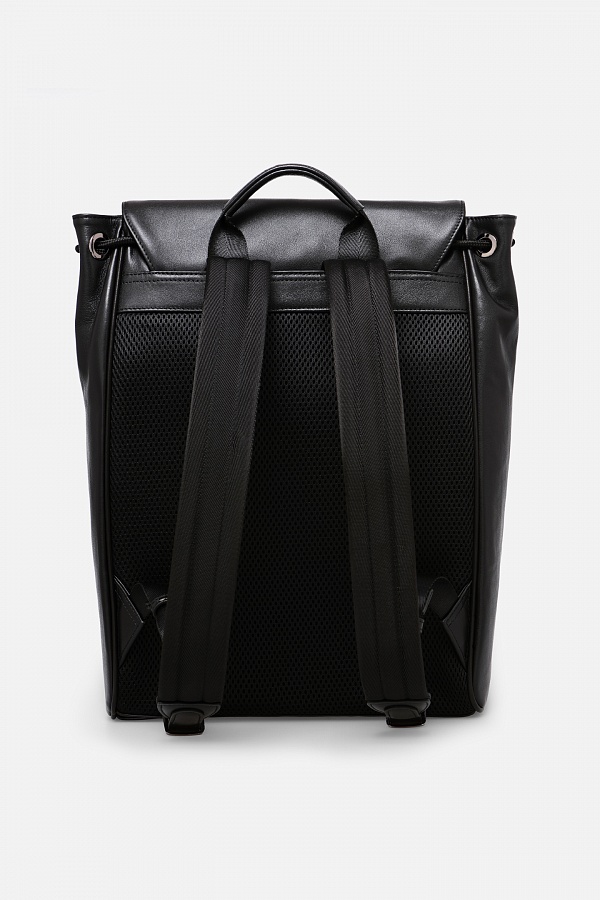Кожаный рюкзак черного цвета