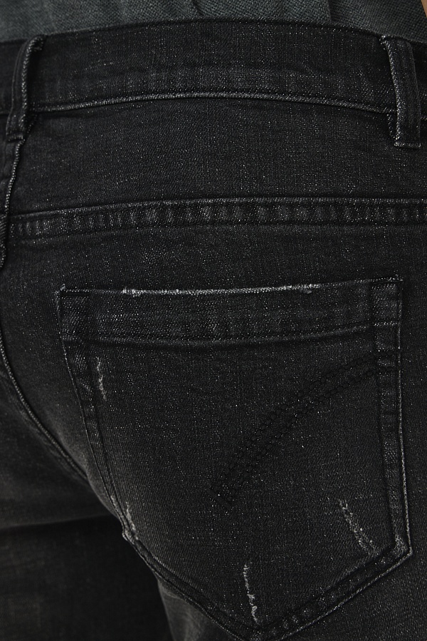 Черные джинсы с потертостями