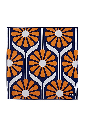 Темно-синий платок с оранжевыми цветами